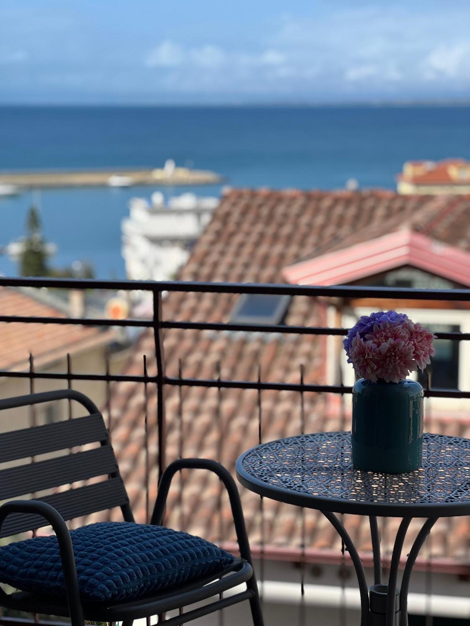 Camera Matrimoniale Deluxe con Balcone e Vista Mare